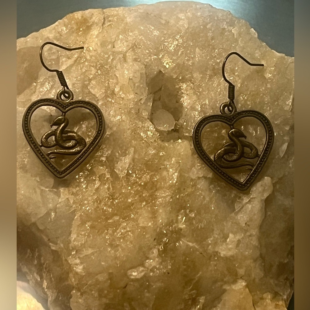 Year Of The Snake Chinese Zodiac Bronze Rustic Boho Heart Dangle Earrings -New - Picture 5 of 5